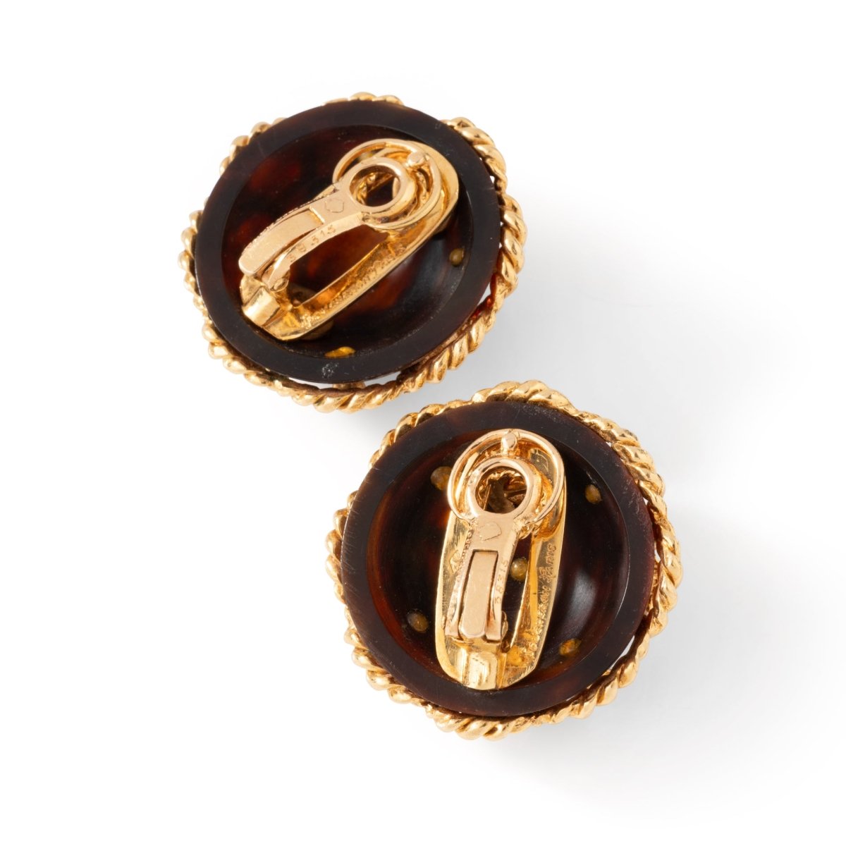 Boucles d'oreilles Clip BOUCHERON Bouton en or jaune, corail et diamants - Castafiore