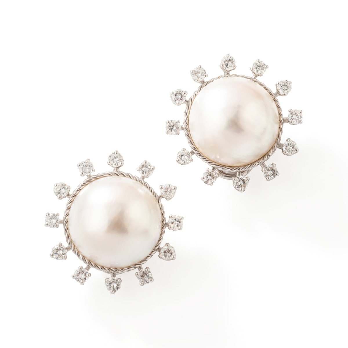 Boucles d'oreilles Clip en or blanc, perles Mabé et diamants - Castafiore