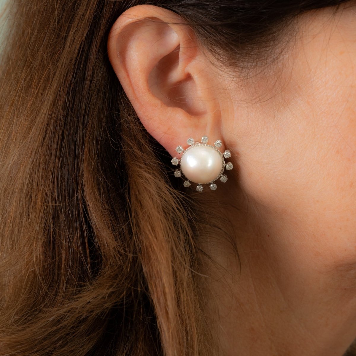 Boucles d'oreilles Clip en or blanc, perles Mabé et diamants - Castafiore