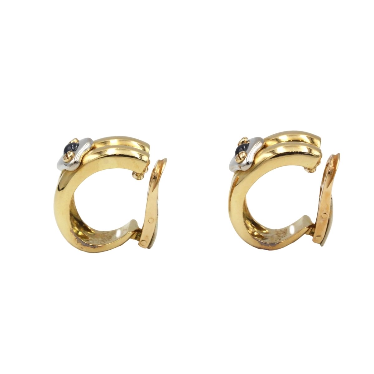 Boucles d'oreilles Clips CHAUMET en or blanc, or jaune et saphirs - Castafiore