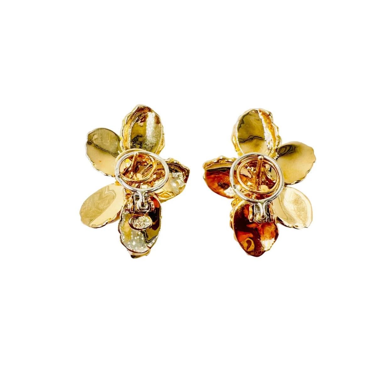 Boucles d'oreilles Clips CHAUMET en or jaune et pastilles de corail - Castafiore