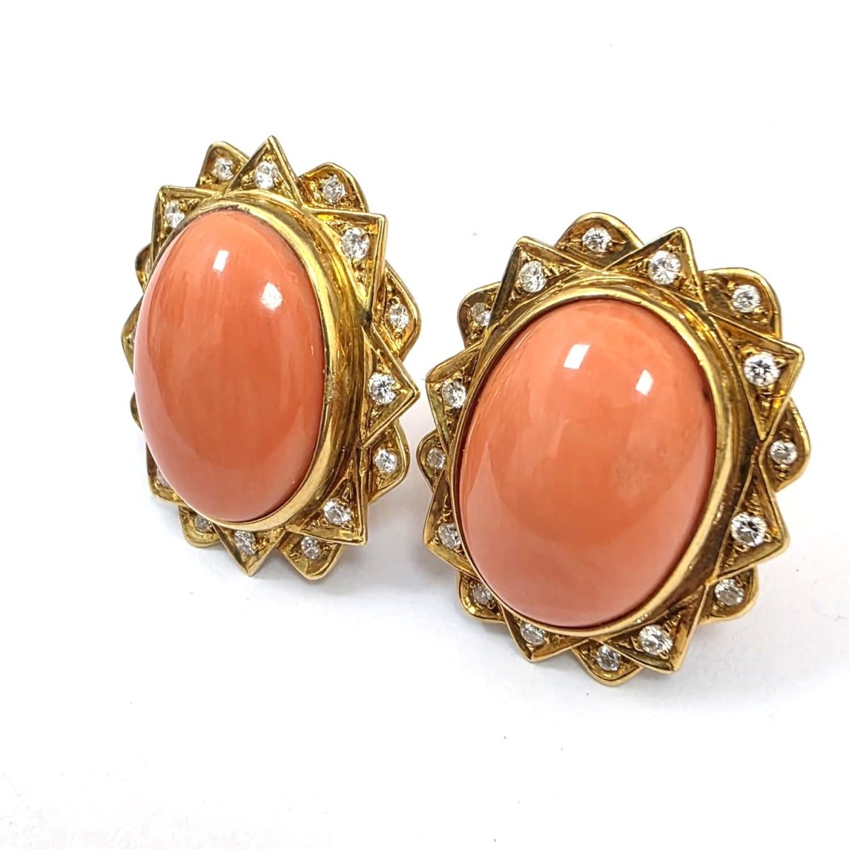 Boucles d'oreilles Clips en or jaune, corail et diamants - Castafiore