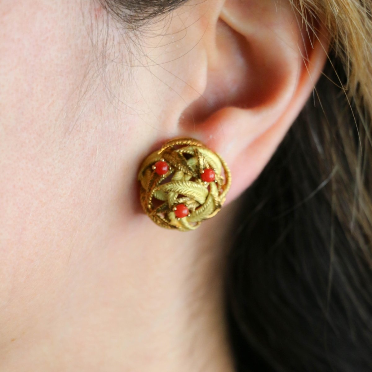 Boucles d'oreilles Clips en or jaune et corail - Castafiore