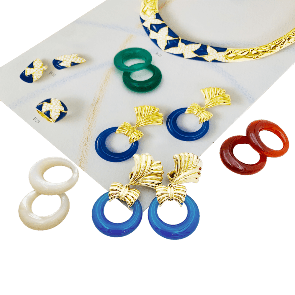 Boucles d'oreilles Clips VAN CLEEF & ARPELS en or jaune et pierres dures - Castafiore