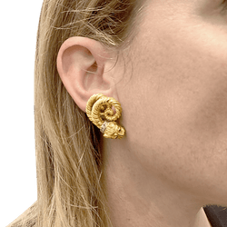 Boucles d'oreilles Clips ZOLOTAS en or jaune, or blanc, rubis et diamants - Castafiore