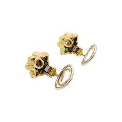 Boucles d'oreilles Clous CHAUMET en or jaune, émeraudes et diamants - Castafiore
