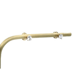 Boucles d'oreilles clous en or jaune et diamant - Castafiore