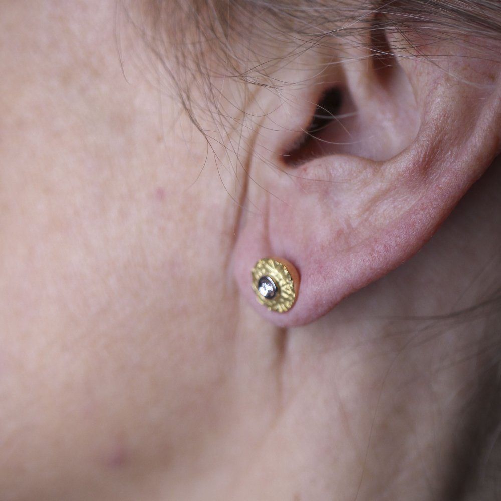 Boucles d'oreilles Clous en or jaune, or blanc et diamants - Castafiore