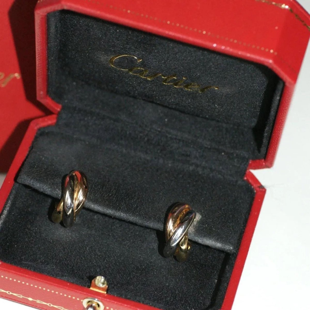 Boucles d'oreilles Créoles CARTIER "Trinity" en or - Castafiore