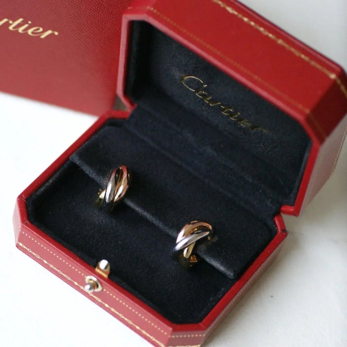 Boucles d'oreilles Créoles CARTIER "Trinity" en or - Castafiore