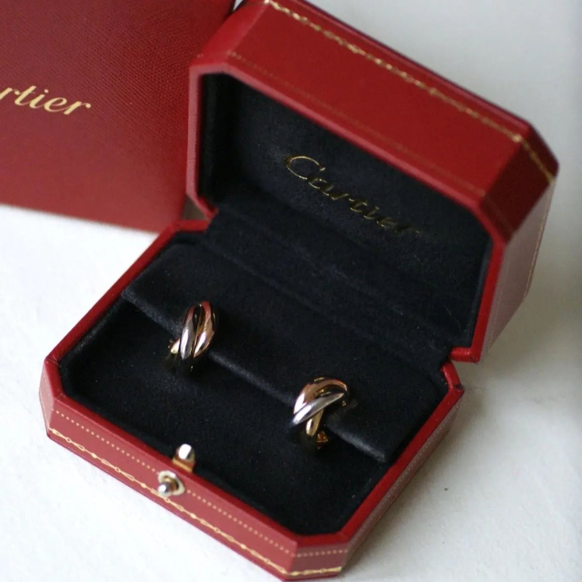 Boucles d'oreilles Créoles CARTIER "Trinity" en or - Castafiore