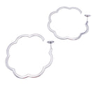 Boucles d'oreilles Créoles CHANEL "Profil de Camélia" en or blanc. - Castafiore