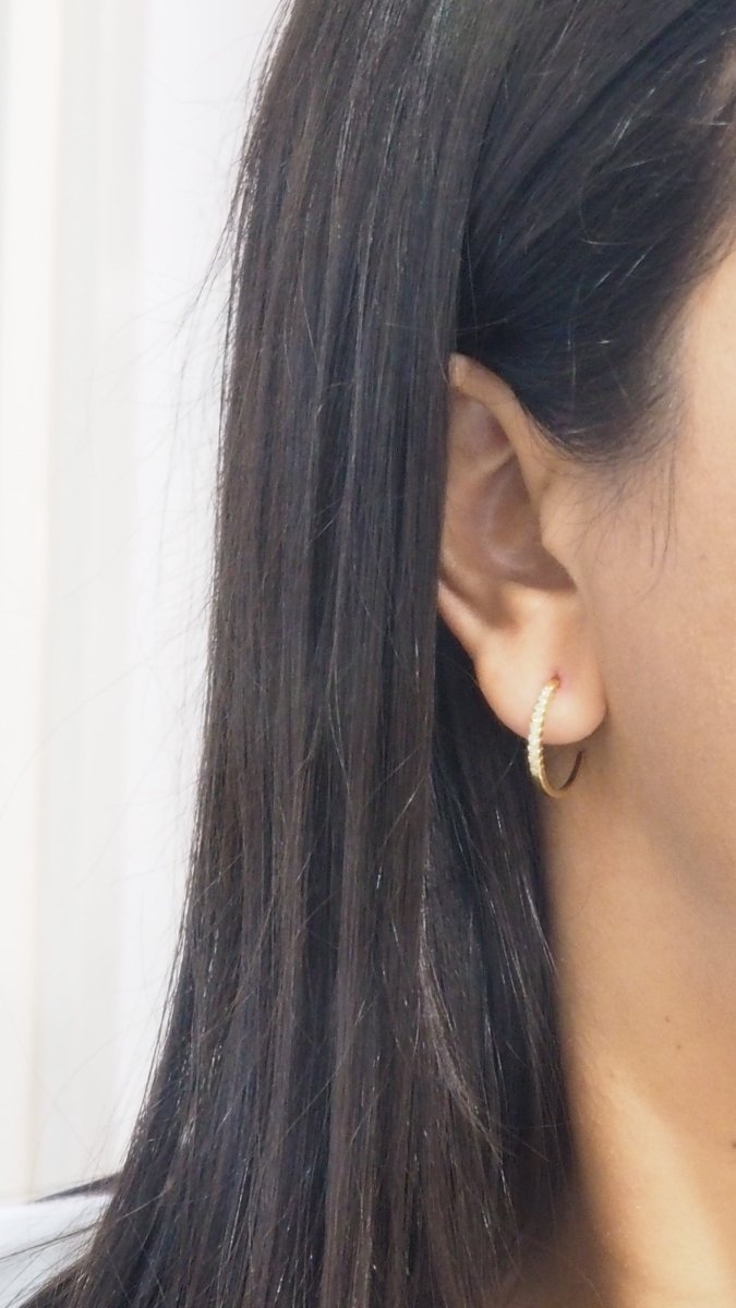 Boucles d'oreilles créoles en or jaune et diamants - Castafiore