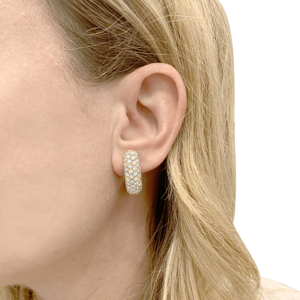 Earrings half-creoles yellow gold and diamonds.