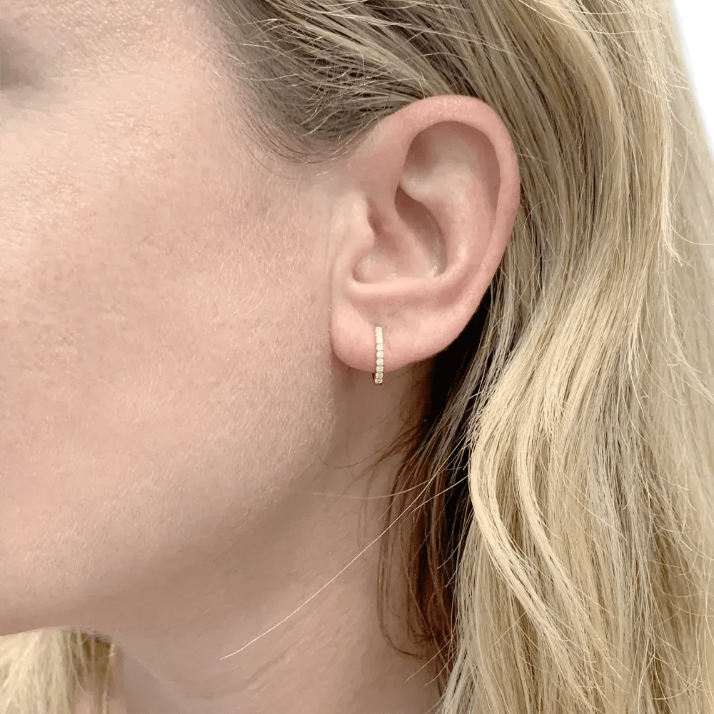 Pair of small creoles in yellow gold, diamonds.