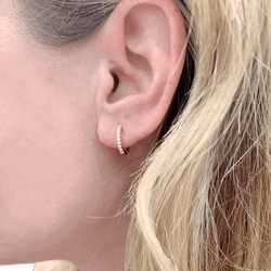 Pair of small creoles in rose gold, diamonds.