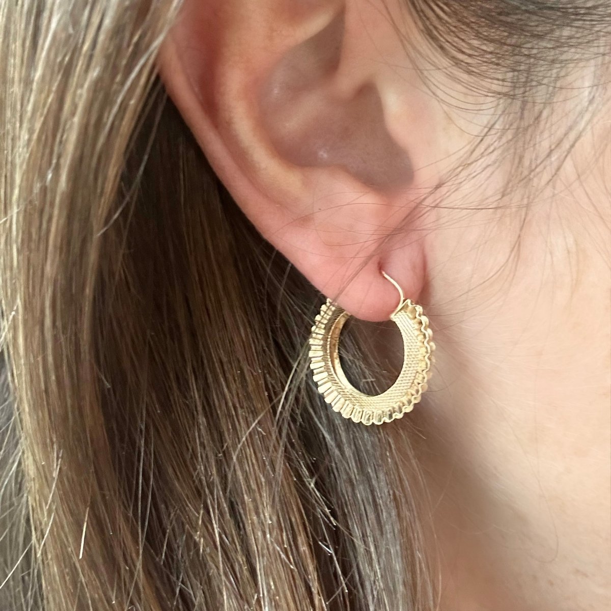 Boucles d'oreilles créoles godronnées en or jaune et or rose - Castafiore