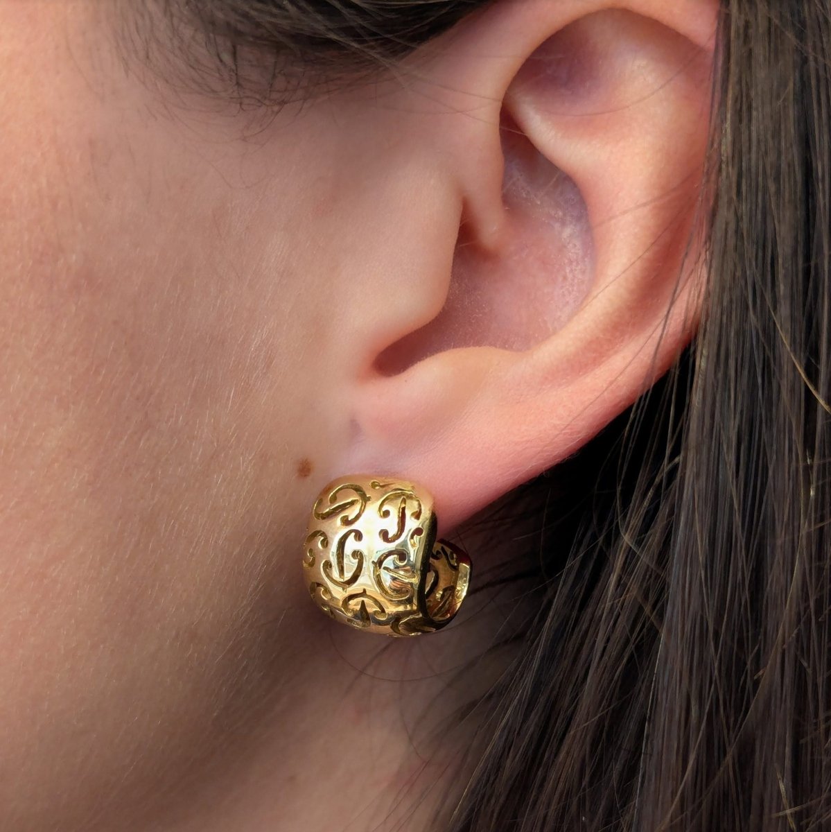 Boucles d'oreilles Créoles POIRAY en or jaune - Castafiore