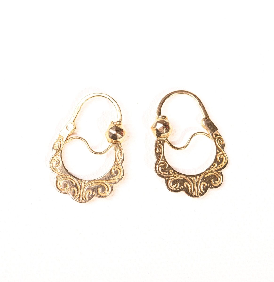 Boucles d'oreilles Créoles savoyardes à décor floral en or - Castafiore