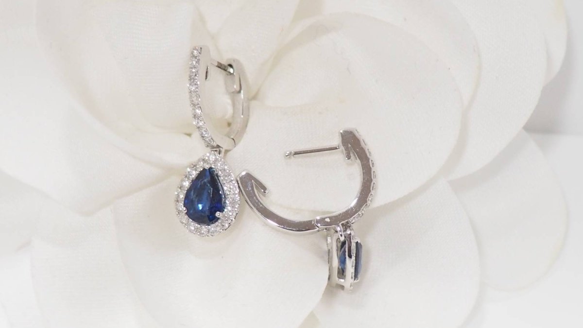 Boucles d'oreilles de luxe en or blanc, saphirs de Ceylan et diamants - Castafiore