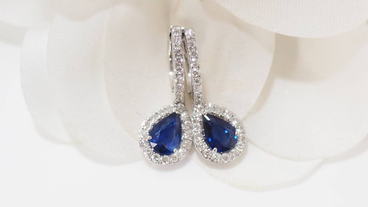 Boucles d'oreilles de luxe en or blanc, saphirs de Ceylan et diamants - Castafiore
