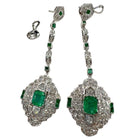 BOUCLES D'OREILLES DE STYLE ART DECO en PLATINE avec DIAMANTS et EMERALDS - Castafiore