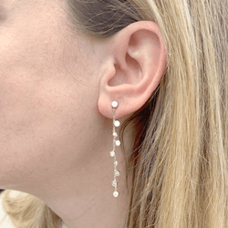 Boucles d'oreilles DIOR "Baby diamants" en or blanc et diamants - Castafiore