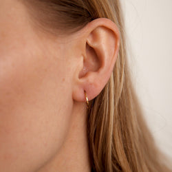 Boucles d'oreilles DJULA Mini créole solo en or jaune et or blanc - Castafiore