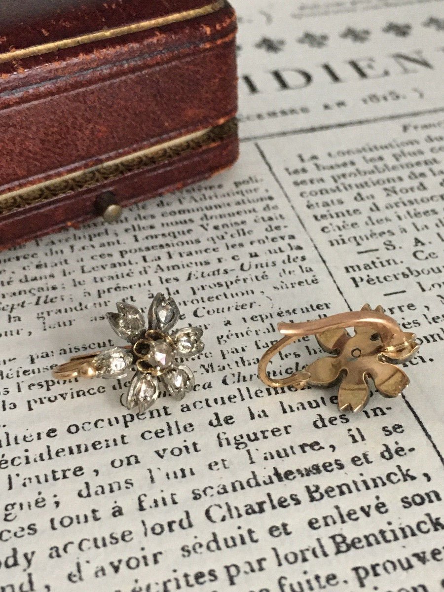 Boucles d'oreilles dormeuses anciennes en or 18K et argent - Castafiore