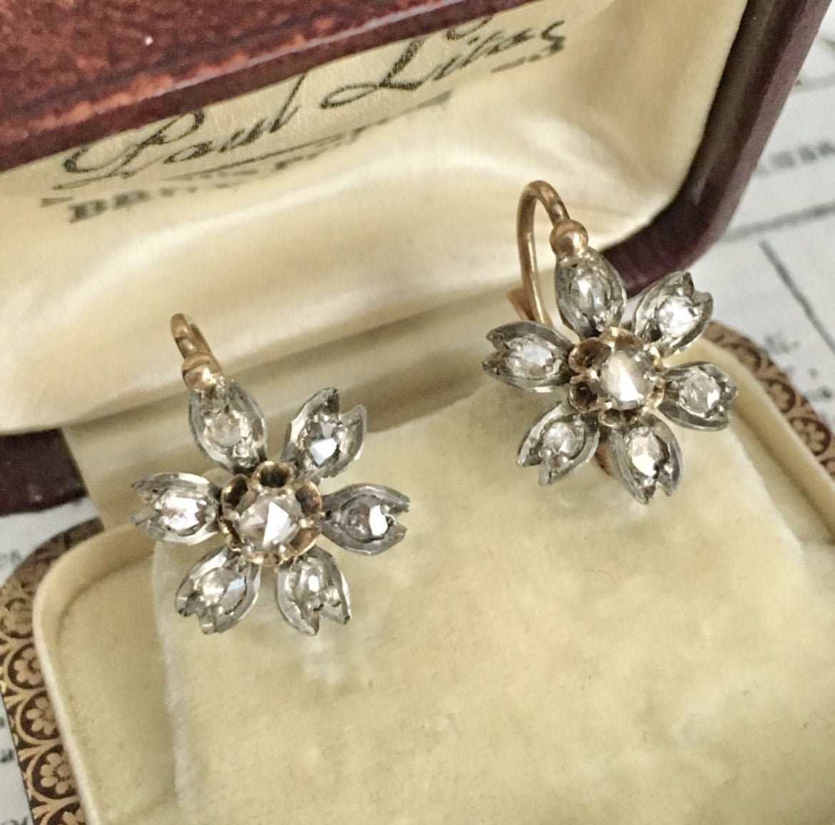 Boucles d'oreilles dormeuses anciennes en or 18K et argent - Castafiore