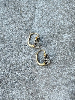 Boucles d'oreilles dormeuses anciennes en or jaune et gris et diamants - Castafiore