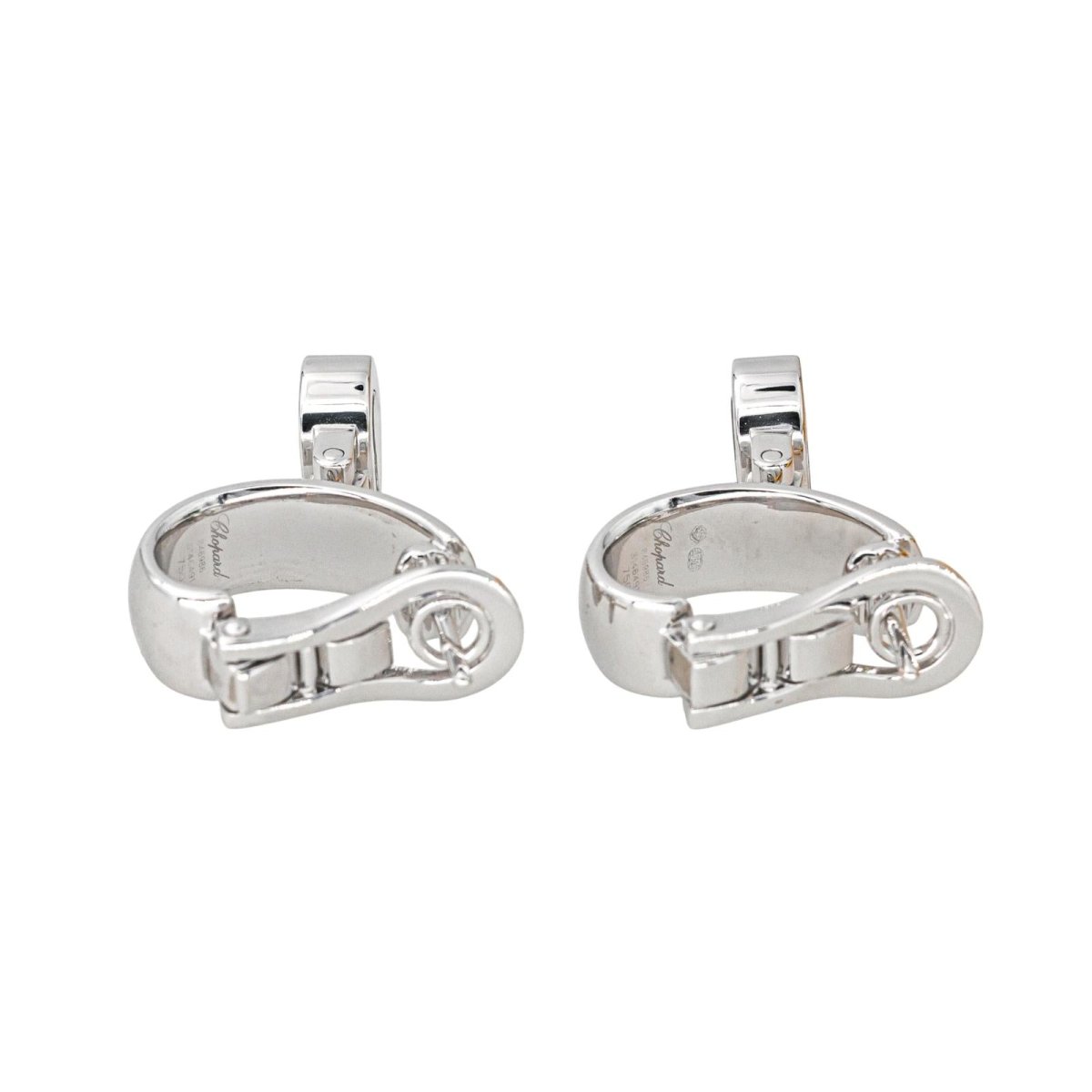 Boucles d'oreilles Dormeuses CHOPARD "Happy Diamonds" en or blanc et diamants - Castafiore