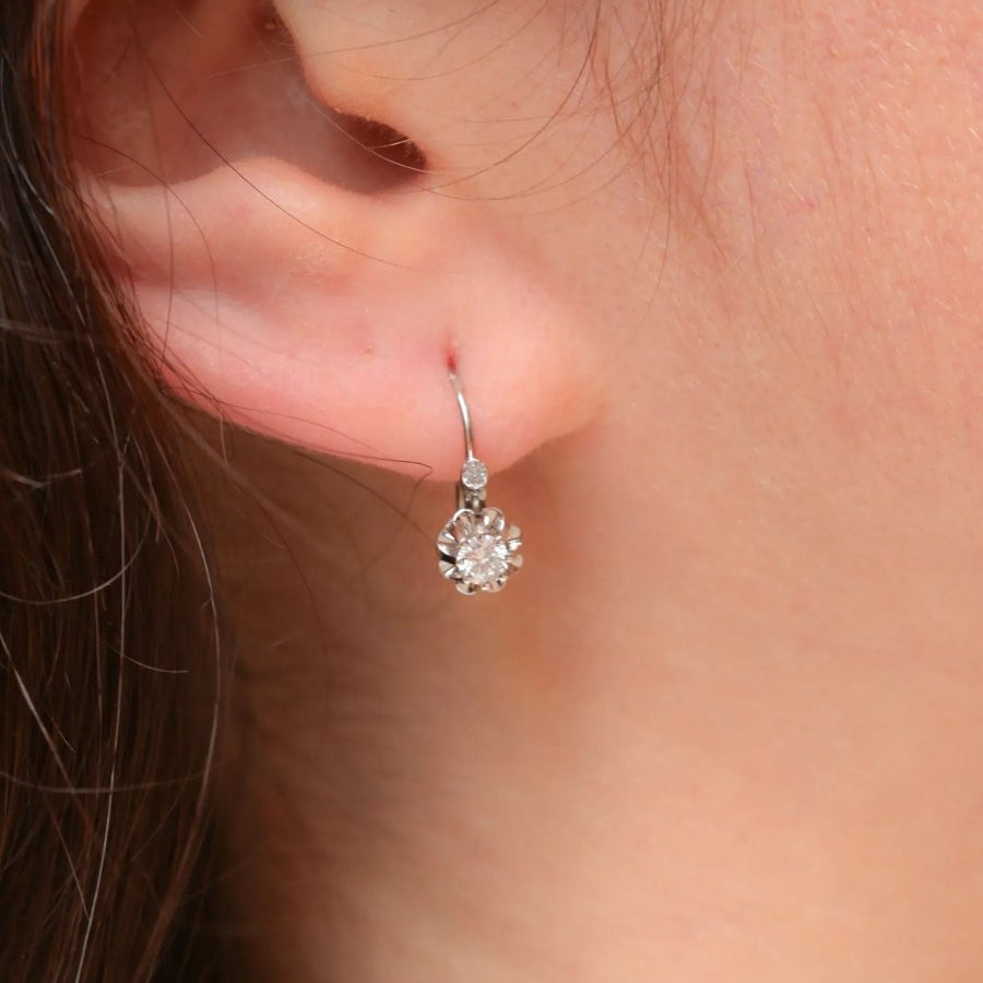 Boucles d'oreilles Dormeuses en or blanc et diamants - Castafiore