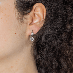 Boucles d'oreilles Dormeuses en or blanc et diamants - Castafiore