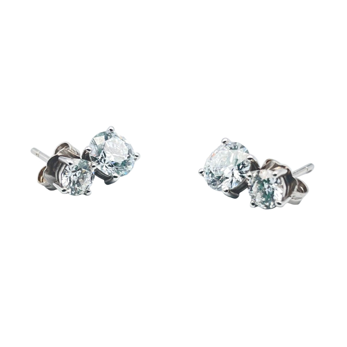 Boucles d'oreilles dormeuses en or blanc et diamants - Castafiore