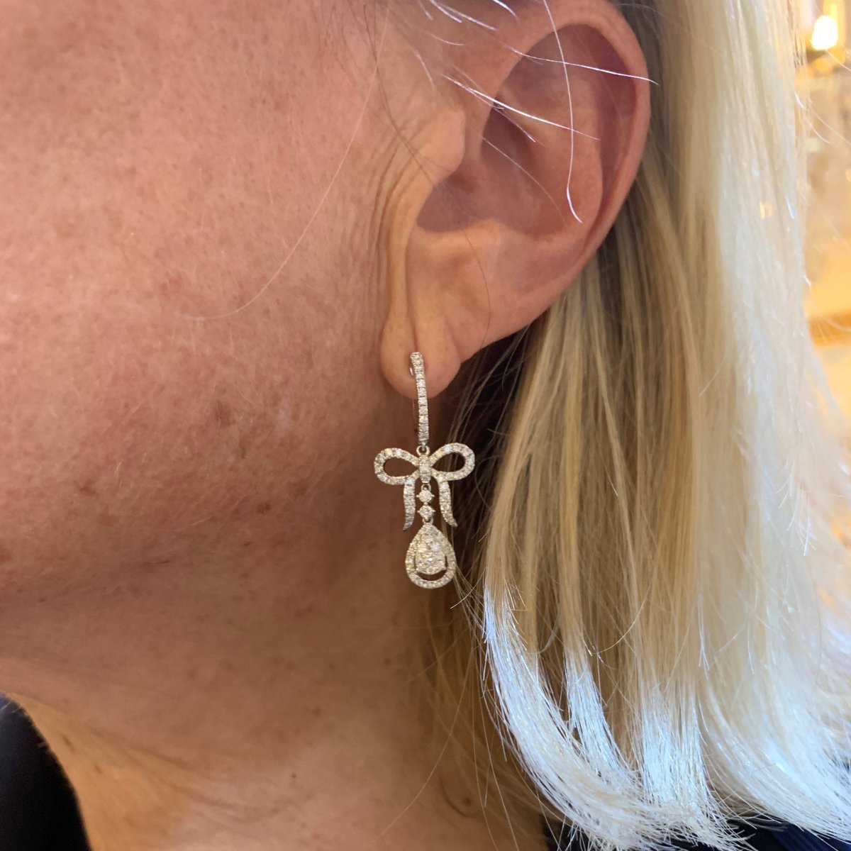 Boucles d'oreilles Dormeuses en or blanc et diamants - Castafiore