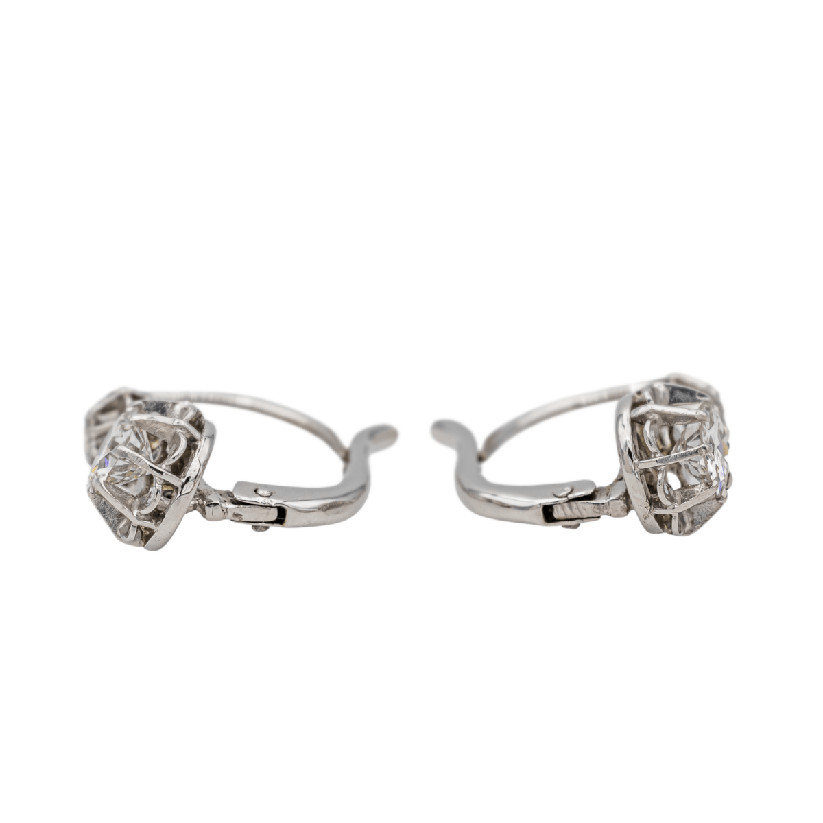 Boucles d'oreilles Dormeuses en or blanc et diamants - Castafiore