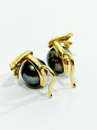 Boucles d'oreilles dormeuses en or et perles noires - Castafiore