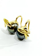 Boucles d'oreilles dormeuses en or et perles noires - Castafiore