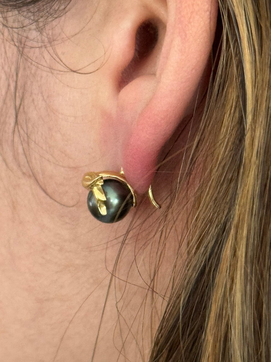 Boucles d'oreilles dormeuses en or et perles noires - Castafiore