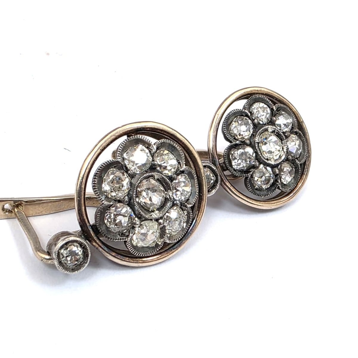 Boucles d'oreilles Dormeuses en or jaune, argent et diamants - Castafiore