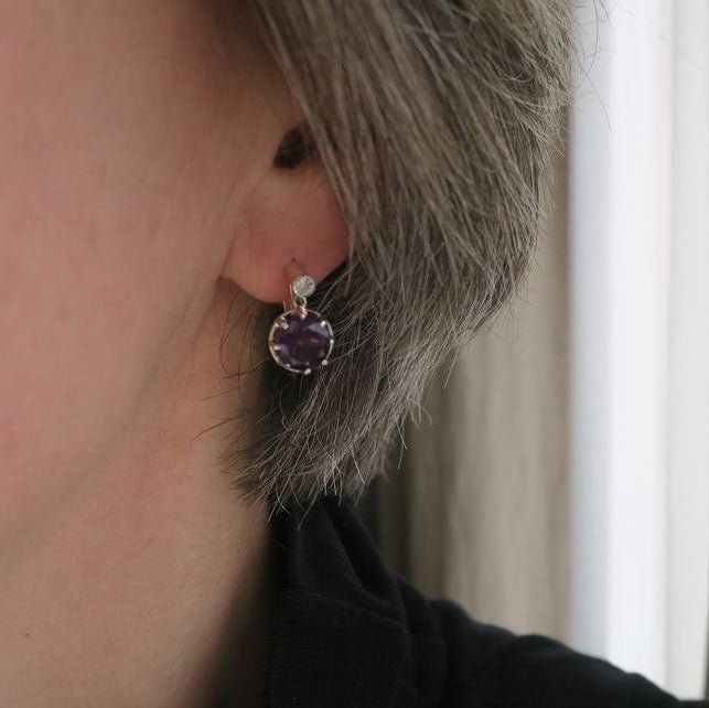 Boucles d’oreilles Dormeuses en or jaune et améthystes - Castafiore