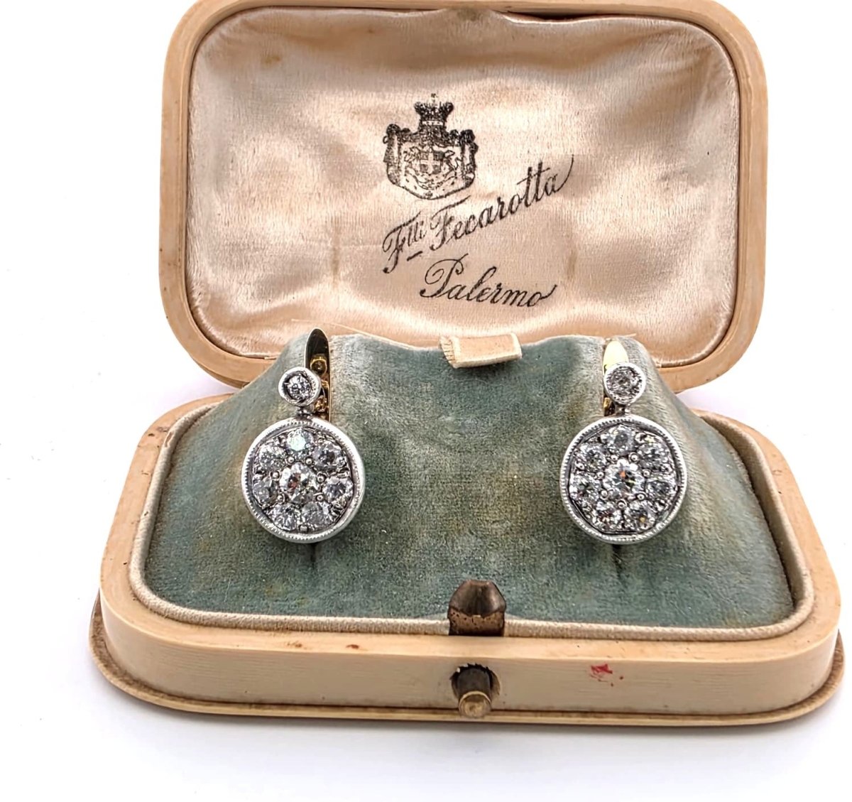 Boucles d'oreilles Dormeuses en or jaune et diamants - Castafiore