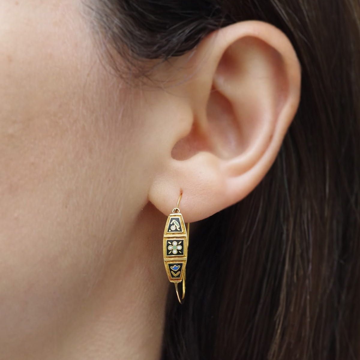 Boucles d'oreilles Dormeuses en or jaune et émail - Castafiore