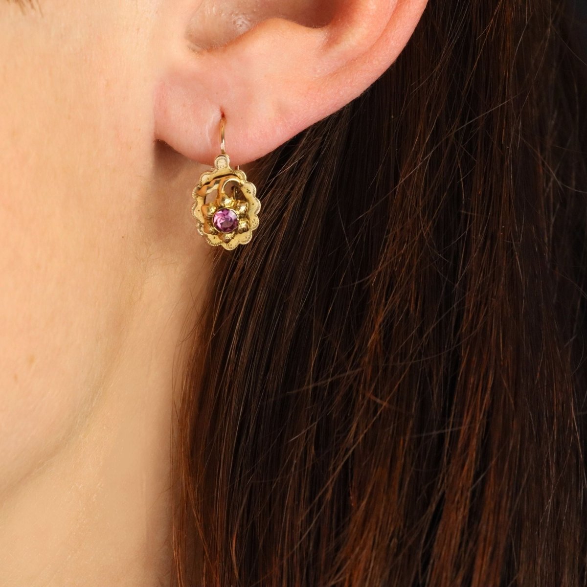 Boucles d'oreilles Dormeuses en or jaune et grenats - Castafiore
