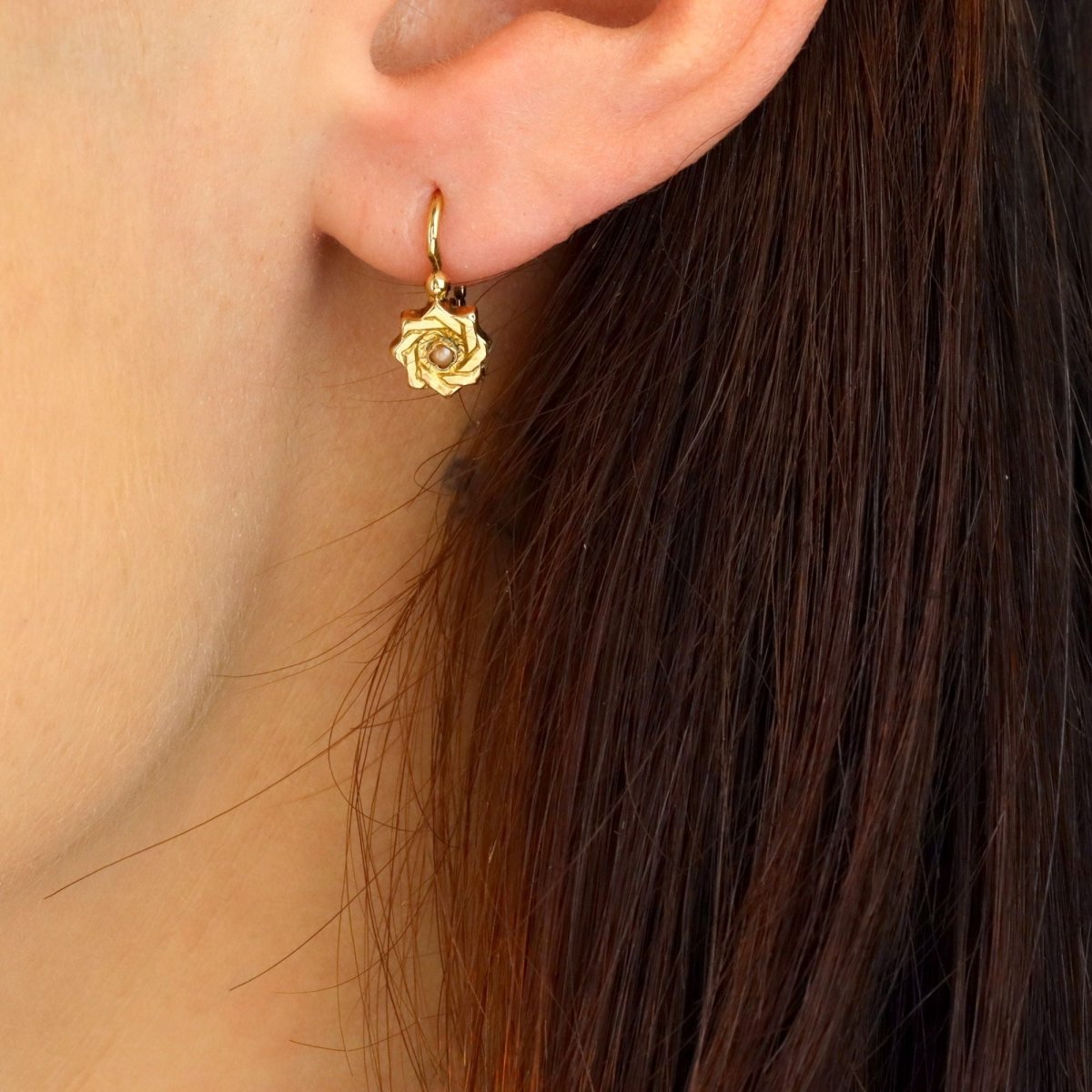 Sleepers yellow gold stars fine pearls