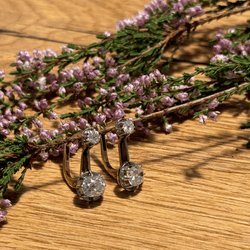 Boucles d'oreilles dormeuses en or jaune et platine avec diamants taille ancienne - Castafiore