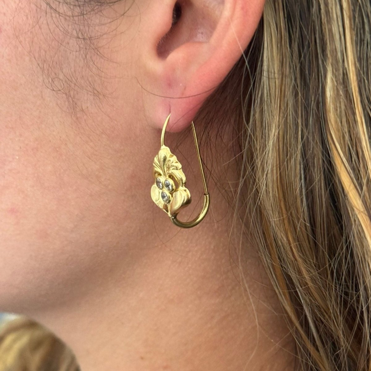 Boucles d'oreilles Dormeuses en or jaune et zircons - Castafiore