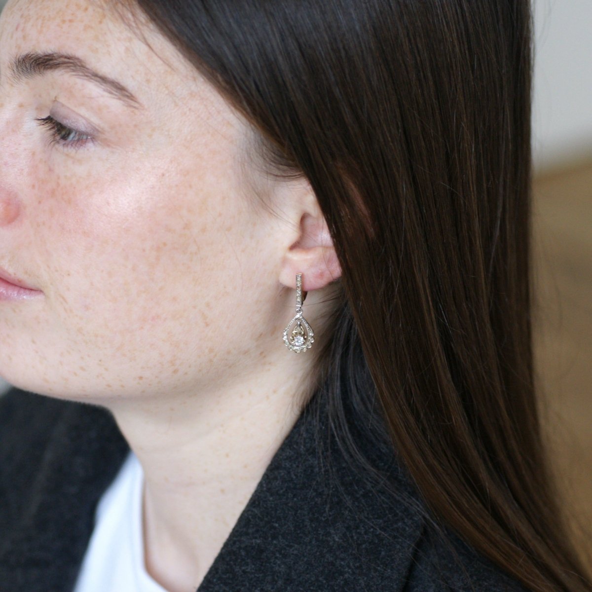 Boucles d'oreilles Dormeuses en or jaune, or blanc et diamants - Castafiore