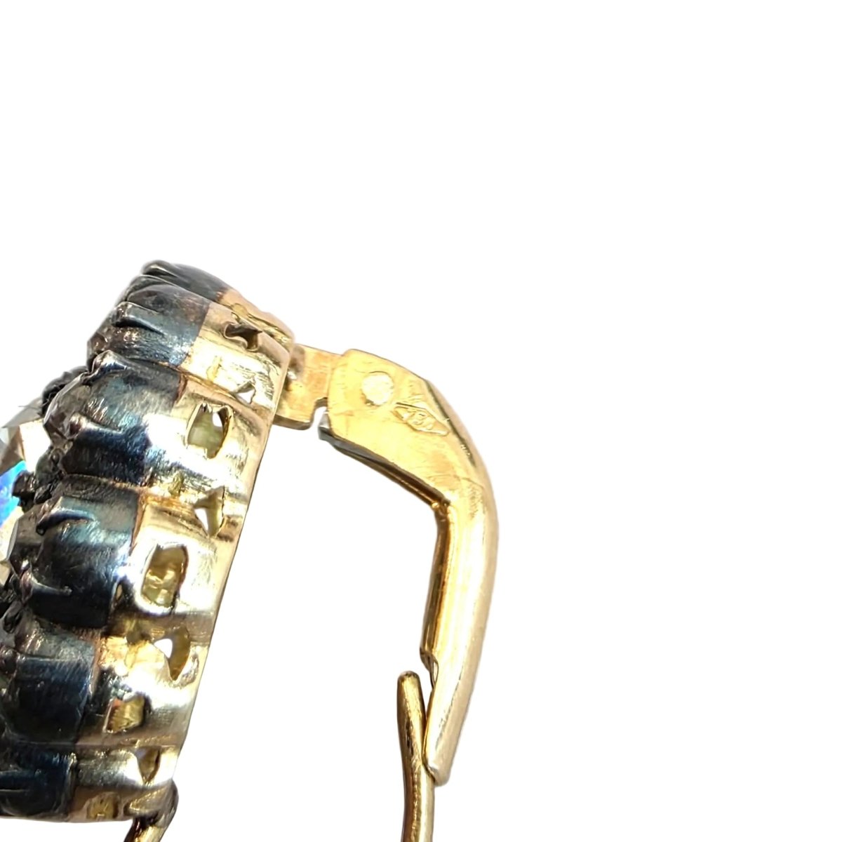 Boucles d'oreilles Dormeuses en or jaune, platine et diamants - Castafiore
